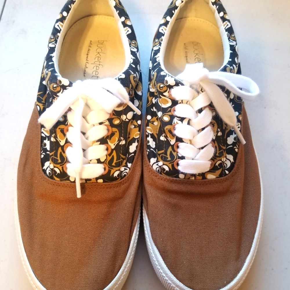 Gently used Men's 11 Bucketfeet shoes.